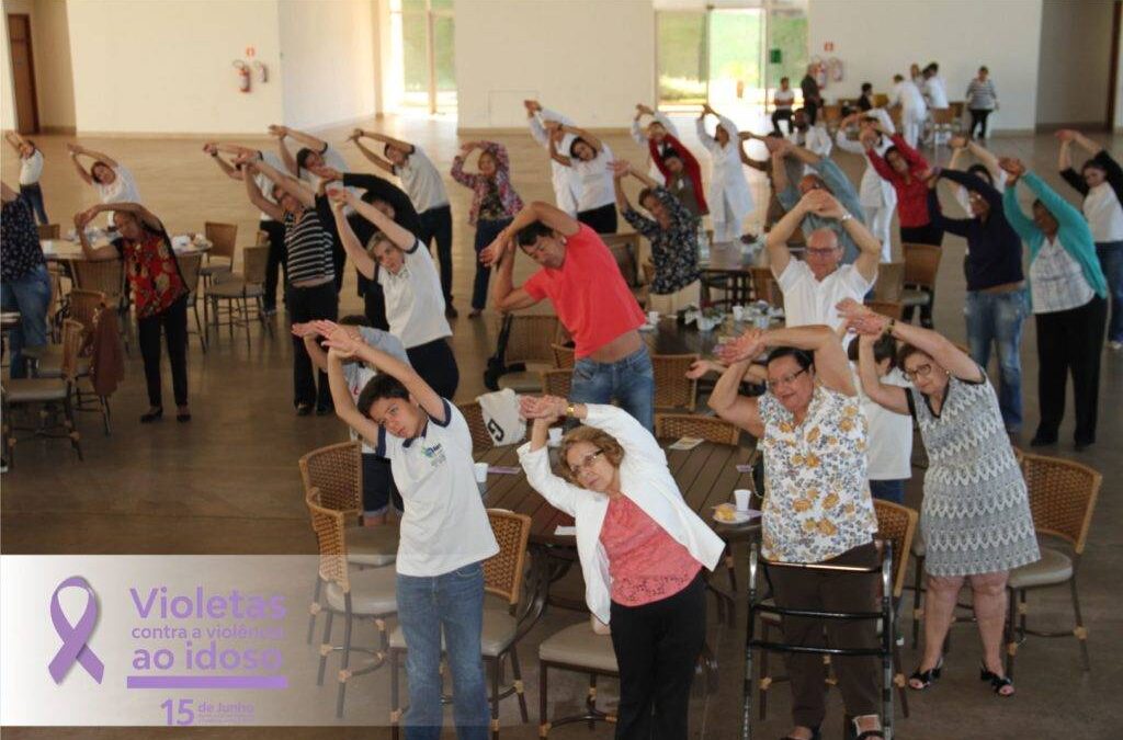 Encontro “Abraço e Prosa” reúne a melhor idade