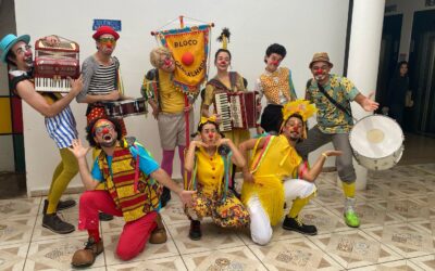 Cortejo de Carnaval dos Palhaços da Alegria leva diversão a profissionais e pacientes da Santa Casa de Barretos